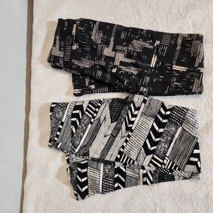 LULAROE 2 pr.  S/M Black Patterned Leggings